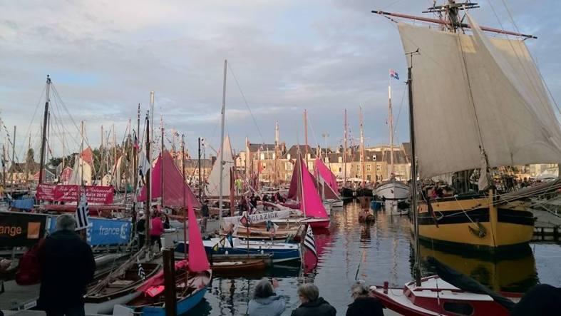 Mayhem in the harbour - kudos to Cap'n Toni for navigating it safely. Thanks to Jelly for the photo